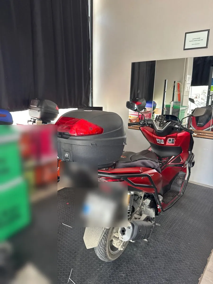 Honda PCX yerli üretim modelde ruhsata işlenmiş topcase, Kartal atölyesi